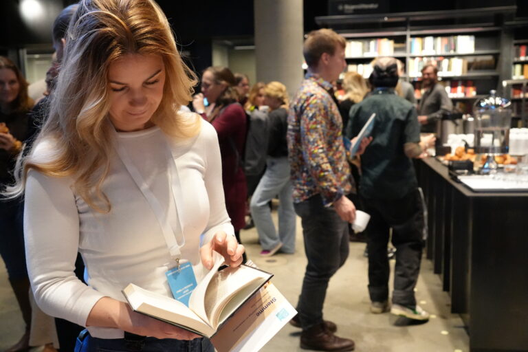 A participant at the Erfaringskonferansen for education for democracy and human rights